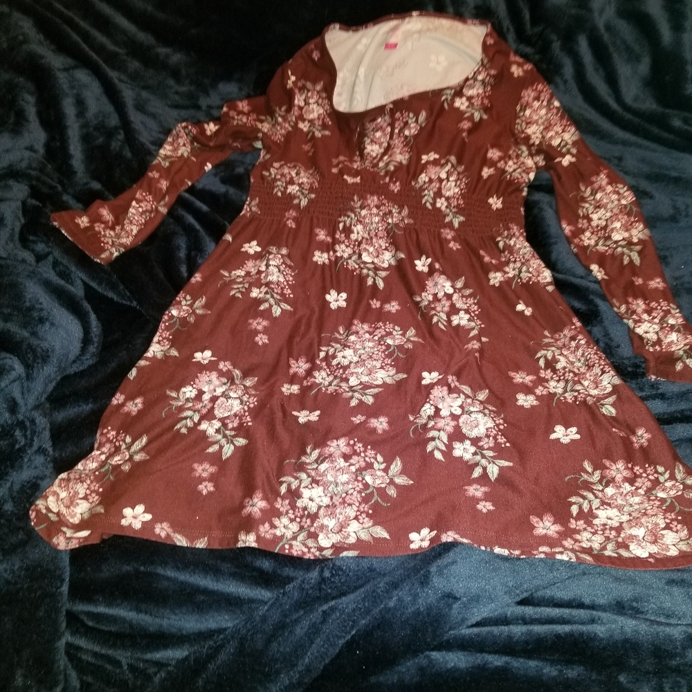 Very Pretty Dress - Picture 2 of 2